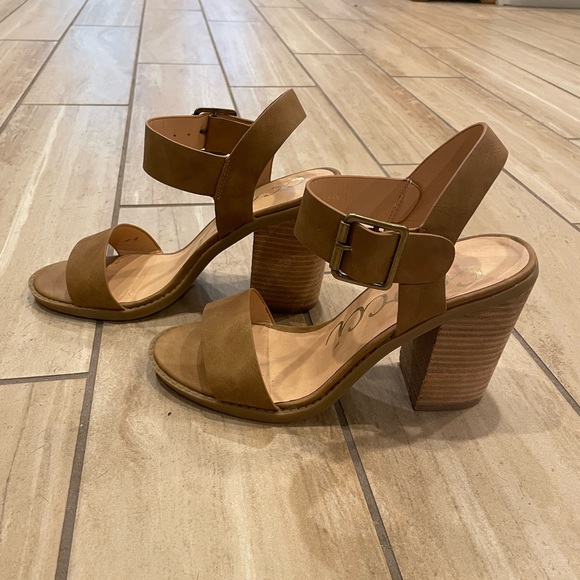 Like new tan heels - Picture 3 of 7